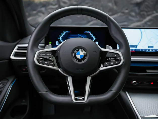 BMW 330d xDrive Steptronic M Sport Pro *Facelift*Werksgarantie*Panorama*360°*Head-Up*