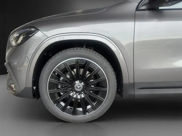 MERCEDES-BENZ GLA 200 Night Star 7G-D