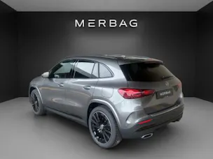 MERCEDES-BENZ GLA 200 Night Star 7G-D