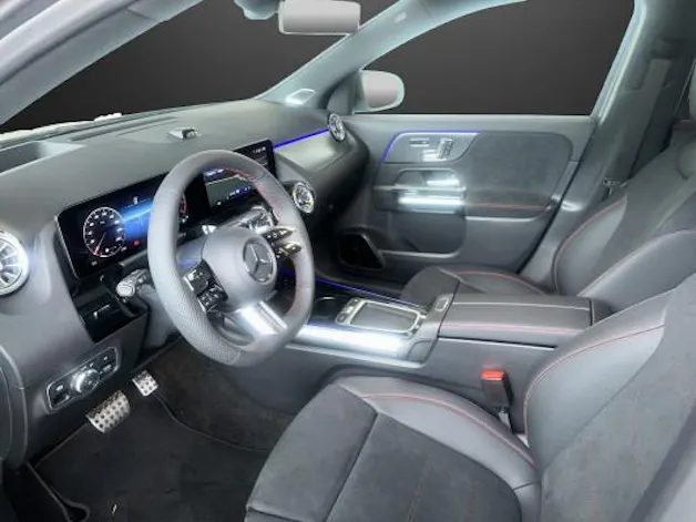 MERCEDES-BENZ GLA 200 Night Star 7G-D