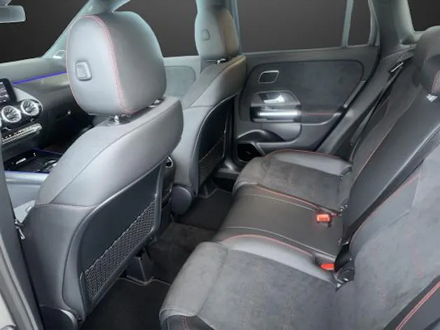 MERCEDES-BENZ GLA 200 Night Star 7G-D