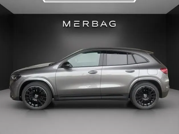 MERCEDES-BENZ GLA 200 Night Star 7G-D