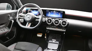 MERCEDES-BENZ A 220 4Matic AMG Line