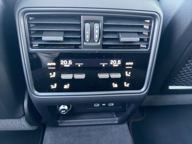 PORSCHE Cayenne GTS