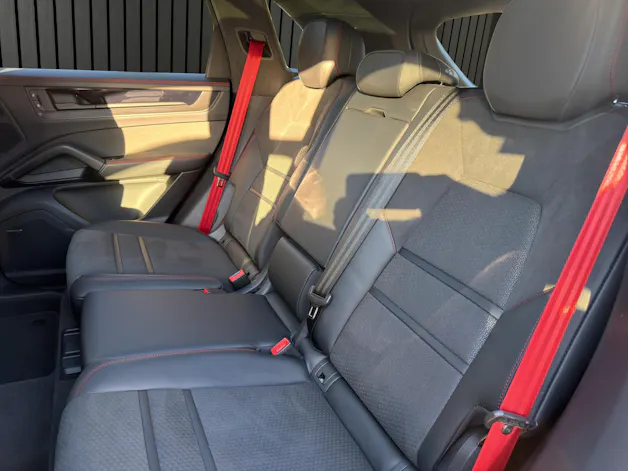 PORSCHE Cayenne GTS