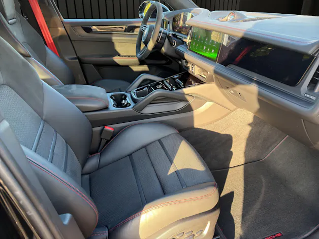 PORSCHE Cayenne GTS
