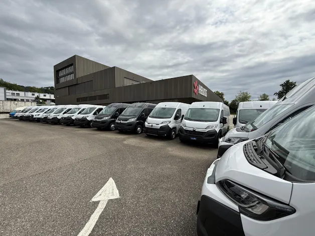 FIAT Ducato Maxi 35 L4H2 MTJ 140 PS Doppelblattfedern AHK Holzboden 270° Tür Kamera