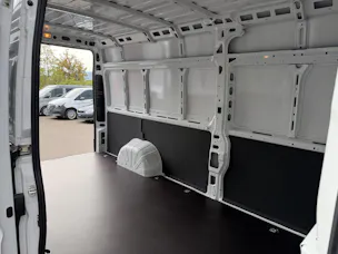 FIAT Ducato Maxi 35 L4H2 MTJ 140 PS Doppelblattfedern AHK Holzboden 270° Tür Kamera