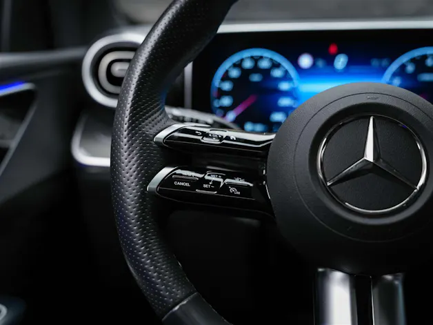 MERCEDES-BENZ GLC 200 4Matic AMG Line 9G-Tronic *21" Felgen*Panorama*AHK*
