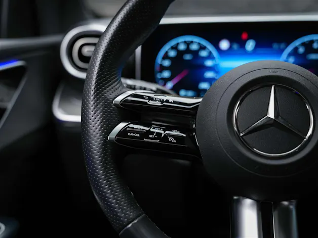 MERCEDES-BENZ GLC 200 4Matic AMG Line 9G-Tronic *21" Felgen*Panorama*AHK*