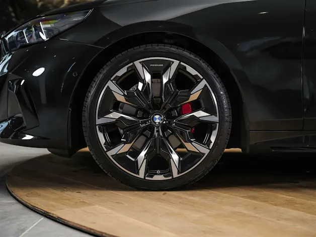 BMW 520d xDrive M Sport Pro Steptronic *Werksgarantie*Iconic Glow*Panorama*Head Up*