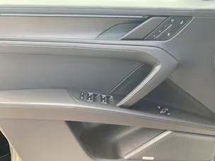 PORSCHE Cayenne Electric Basis