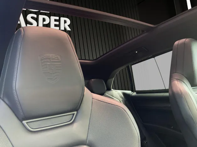 PORSCHE Cayenne Electric Basis