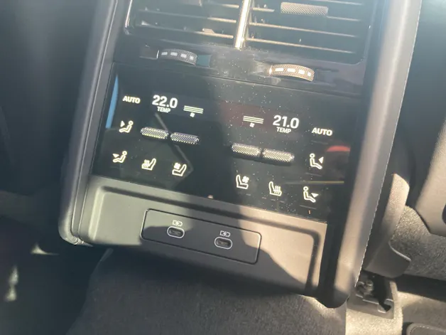 PORSCHE Cayenne Electric Basis