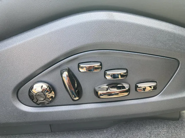 PORSCHE Cayenne Electric Basis