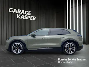 PORSCHE Cayenne Electric Basis