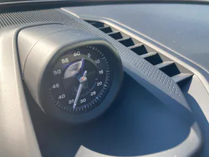 PORSCHE Cayenne Electric Basis
