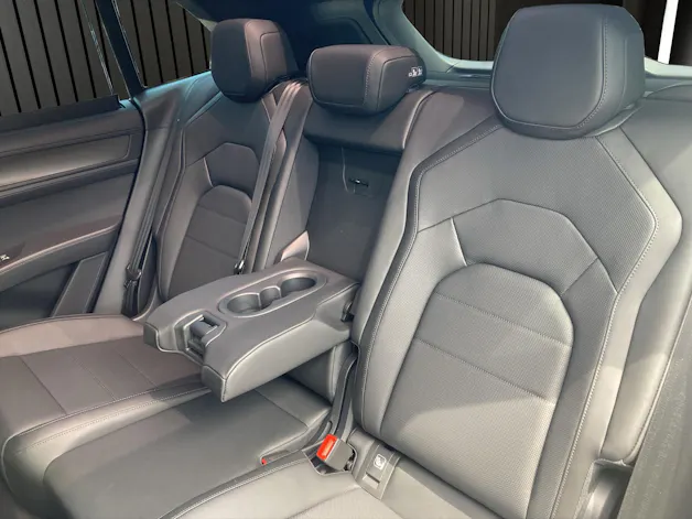 PORSCHE Cayenne Electric Basis