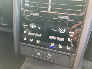 PORSCHE Cayenne Electric Basis