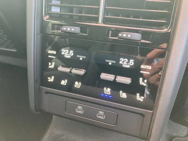 PORSCHE Cayenne Electric Basis