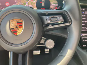 PORSCHE Cayenne Electric Basis