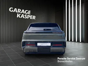 PORSCHE Cayenne Electric Basis