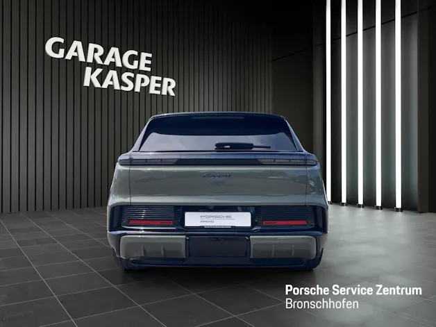 PORSCHE Cayenne Electric Basis
