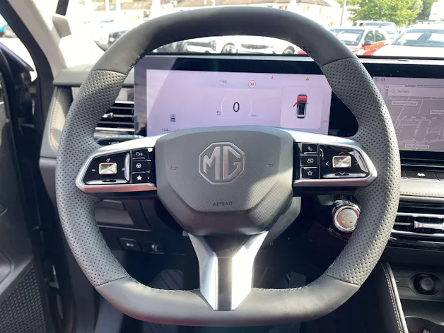 MG HS 1.5 T HEV+ Luxury 224PS Automat