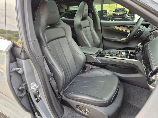 ASTON MARTIN DBX 4.0 V8