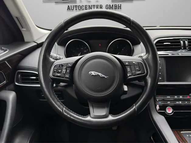Jaguar F-Pace 2.0d Portfolio AWD Automatik *AHK*Rückfahrkamera*Sitz-/ Lenkradheizung uvm.*