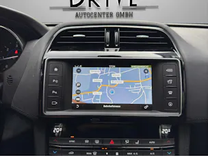 Jaguar F-Pace 2.0d Portfolio AWD Automatik *AHK*Rückfahrkamera*Sitz-/ Lenkradheizung uvm.*
