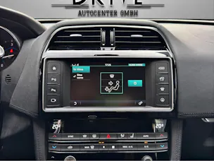 Jaguar F-Pace 2.0d Portfolio AWD Automatik *AHK*Rückfahrkamera*Sitz-/ Lenkradheizung uvm.*