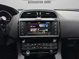 Jaguar F-Pace 2.0d Portfolio AWD Automatik *AHK*Rückfahrkamera*Sitz-/ Lenkradheizung uvm.*