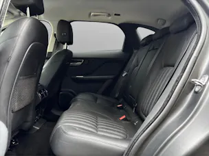 Jaguar F-Pace 2.0d Portfolio AWD Automatik *AHK*Rückfahrkamera*Sitz-/ Lenkradheizung uvm.*