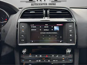 Jaguar F-Pace 2.0d Portfolio AWD Automatik *AHK*Rückfahrkamera*Sitz-/ Lenkradheizung uvm.*