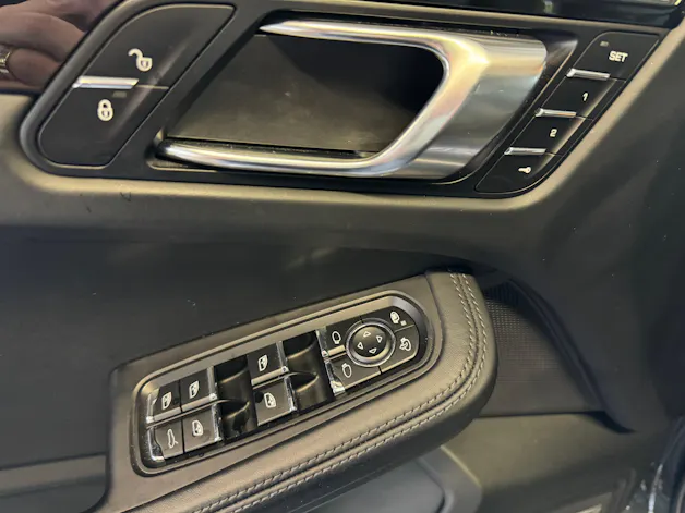 PORSCHE Macan S PDK | CH Swiss Package | Luftfederung | 21" | PDLS+ | PANORAMA | Memory | DAB+ |