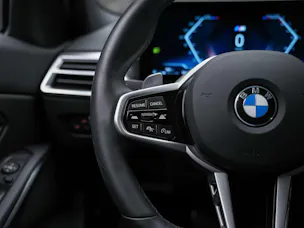 BMW 330d xDrive Steptronic M Sport Pro *Facelift*Werksgarantie*Panorama*Head-Up*AHK*