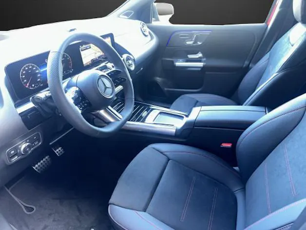 MERCEDES-BENZ GLA 200 Night Star 7G-D