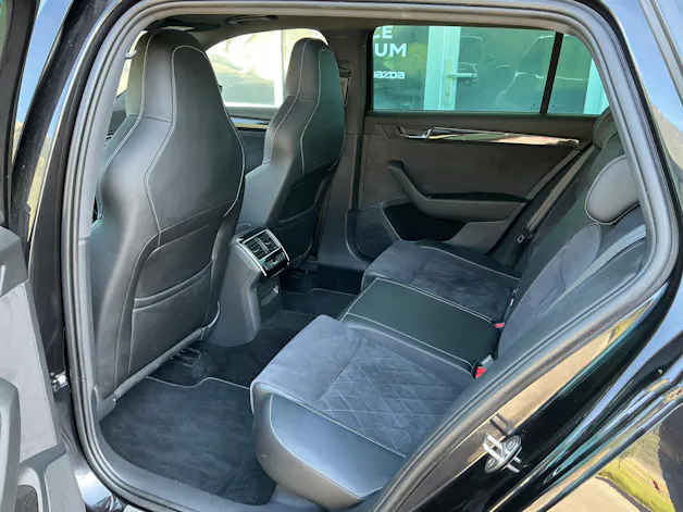 SKODA Superb Combi 2.0 TSI SportLine+ 4x4 DSG