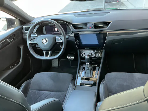 SKODA Superb Combi 2.0 TSI SportLine+ 4x4 DSG