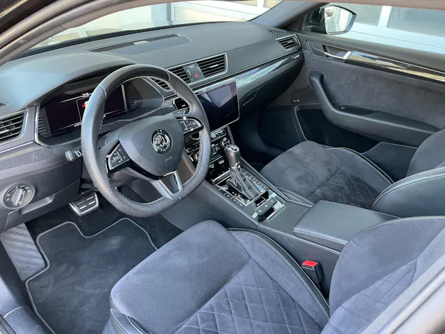 SKODA Superb Combi 2.0 TSI SportLine+ 4x4 DSG