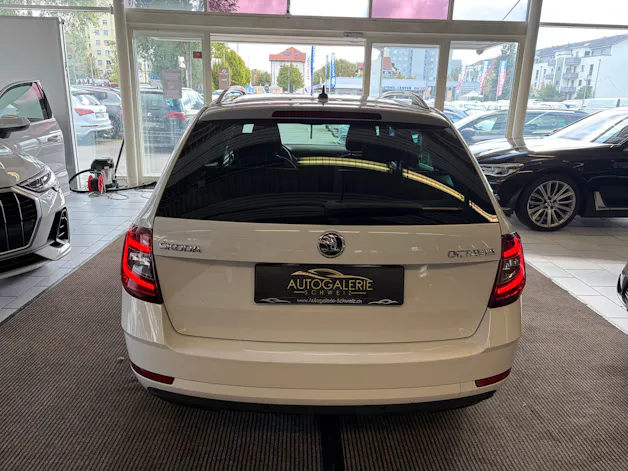 SKODA Octavia Combi 1.5 TSI Style DSG | Leichter Hagelschaden | SEHR GEPFLEGT | Windschutzscheibe Neu |