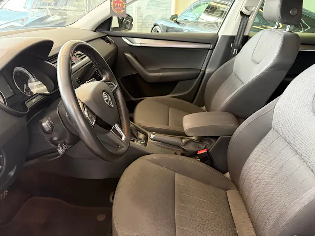 SKODA Octavia Combi 1.5 TSI Style DSG | Leichter Hagelschaden | SEHR GEPFLEGT | Windschutzscheibe Neu |