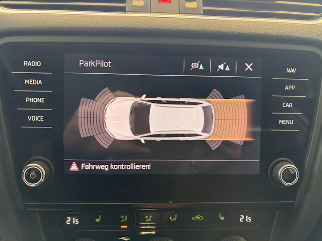 SKODA Octavia Combi 1.5 TSI Style DSG | Leichter Hagelschaden | SEHR GEPFLEGT | Windschutzscheibe Neu |