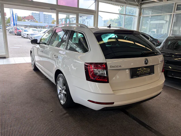 SKODA Octavia Combi 1.5 TSI Style DSG | Leichter Hagelschaden | SEHR GEPFLEGT | Windschutzscheibe Neu |