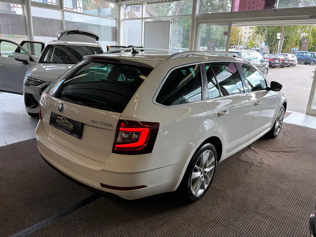 SKODA Octavia Combi 1.5 TSI Style DSG | Leichter Hagelschaden | SEHR GEPFLEGT | Windschutzscheibe Neu |