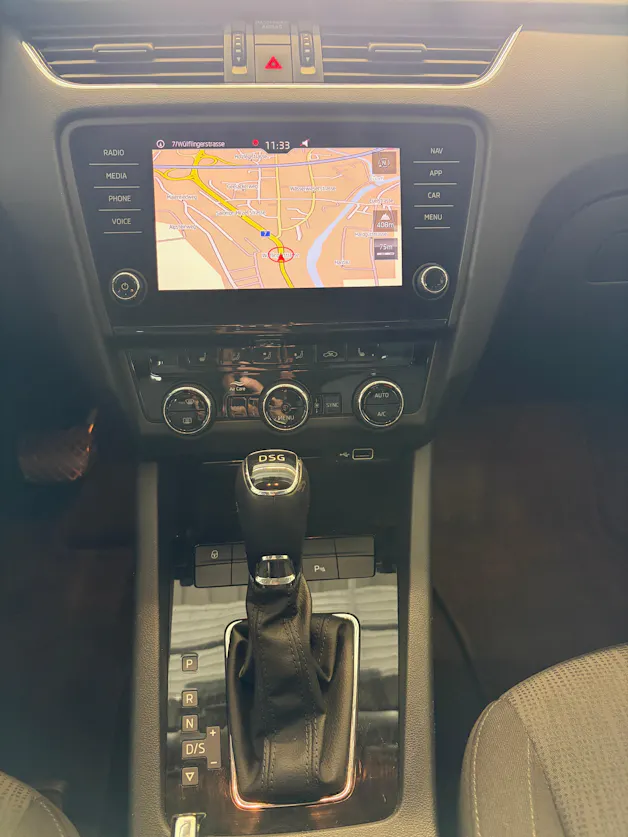 SKODA Octavia Combi 1.5 TSI Style DSG | Leichter Hagelschaden | SEHR GEPFLEGT | Windschutzscheibe Neu |