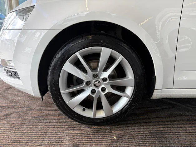 SKODA Octavia Combi 1.5 TSI Style DSG | Leichter Hagelschaden | SEHR GEPFLEGT | Windschutzscheibe Neu |