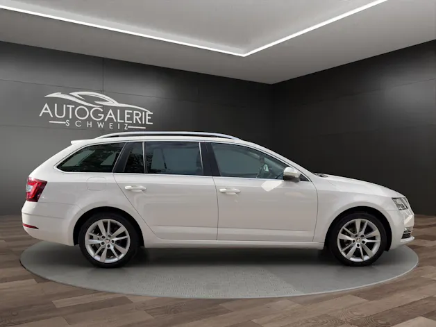 SKODA Octavia Combi 1.5 TSI Style DSG | Leichter Hagelschaden | SEHR GEPFLEGT | Windschutzscheibe Neu |