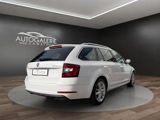 SKODA Octavia Combi 1.5 TSI Style DSG | Leichter Hagelschaden | SEHR GEPFLEGT | Windschutzscheibe Neu |